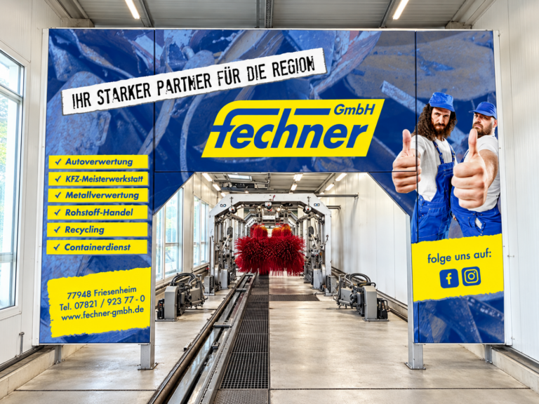 Fechner-Werbung an der Einfahrt des Auto Pflege Zentrum Lahr: Ihr starker Partner für die Region.